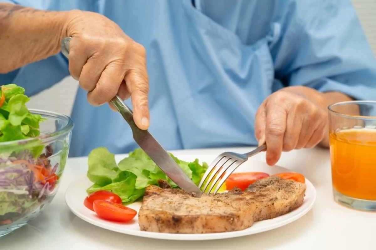 Отказ от мяса после 60 лет: польза или вред? Советы биохимика по питанию и профилактике саркопении