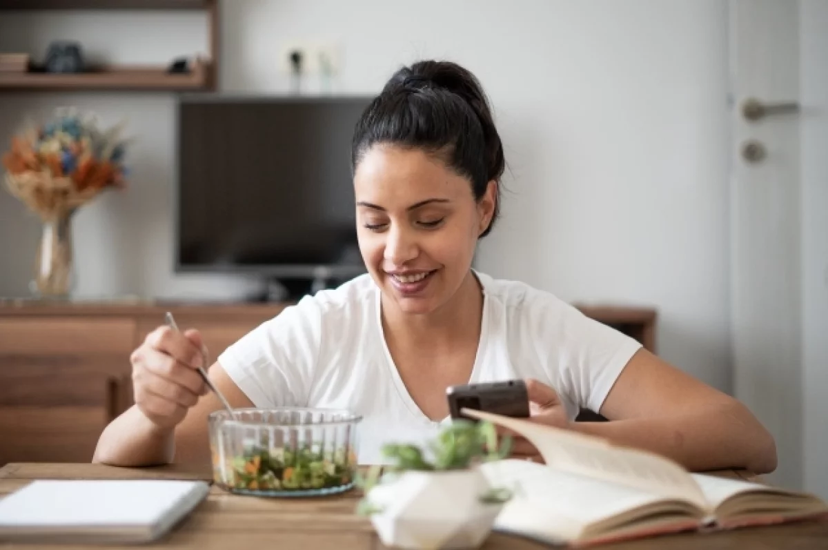 Лучшее время для ужина по мнению диетолога: как ранний прием пищи влияет на мозг и сон