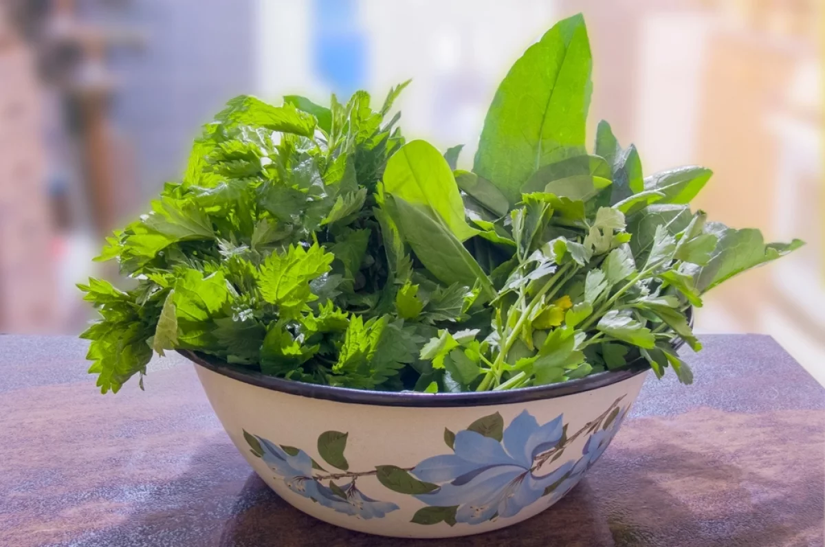 6 зеленых суперфудов апреля: польза, состав и как правильно употреблять