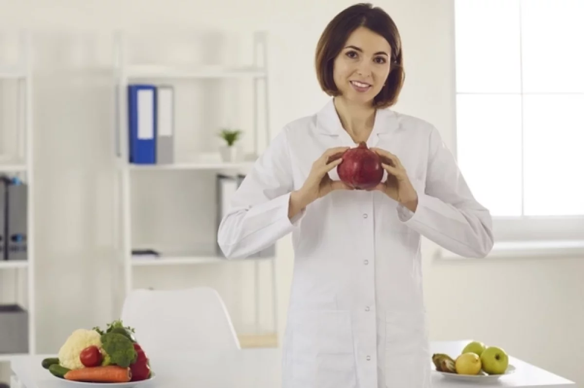 Продукты с эллаговой кислотой для лечения ожирения печени: гранаты, ягоды, орехи